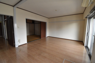 ���r���O -