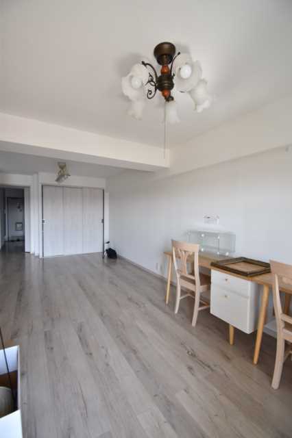 ���r���O -