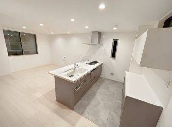 ���r���O -