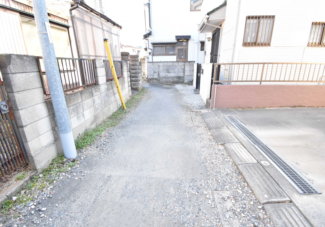 �O�ʓ��H�܂ތ��n�ʐ^ ��4���̑O�ʓ��H