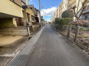 �O�ʓ��H�܂ތ��n�ʐ^ ������4���̑O�ʓ��H