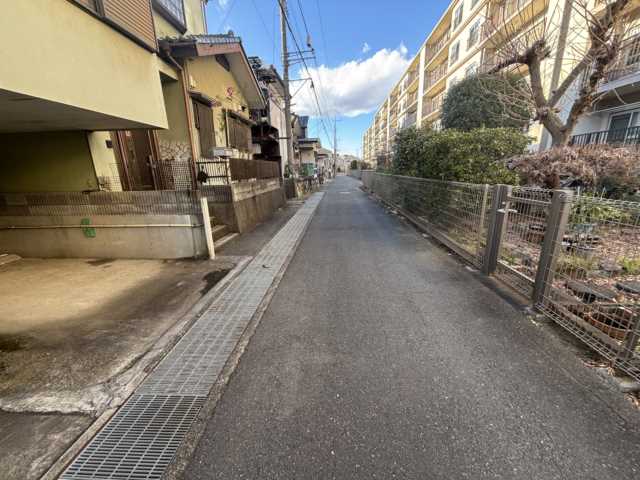 �O�ʓ��H�܂ތ��n�ʐ^ ������4���̑O�ʓ��H