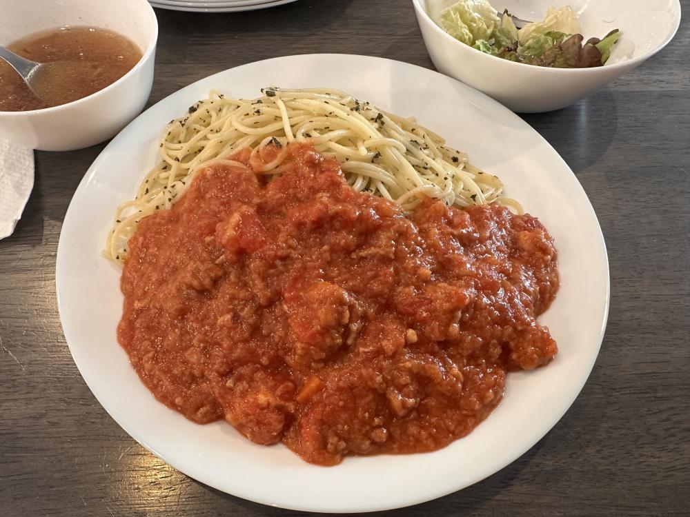 夜はパフェ専門店、昼は間借りのスパゲッティ店になるお店に行ってきました♪